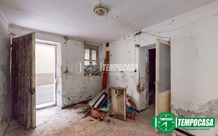 Appartamento con 5 locali in vendita in Via Magione, Gavi