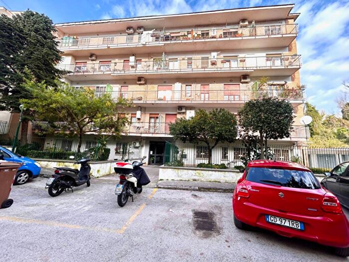 Appartamento quadrilocale in affitto in Via Nicola Ricciardi, Posillipo, Napoli