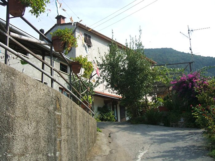 Casa con 13 locali in vendita in Pietrasanta