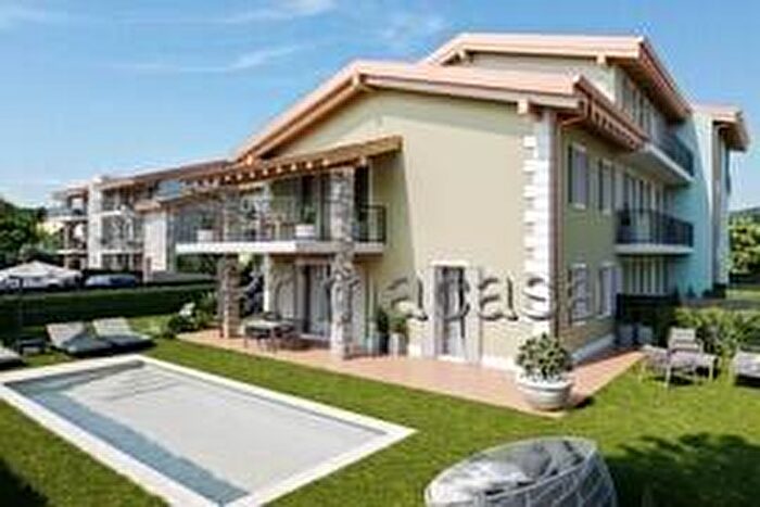 Casa con 5 locali in vendita in Costermano