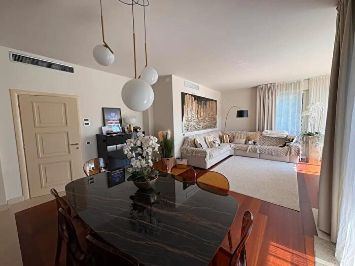 Appartamento con 5 locali in vendita in Viareggio