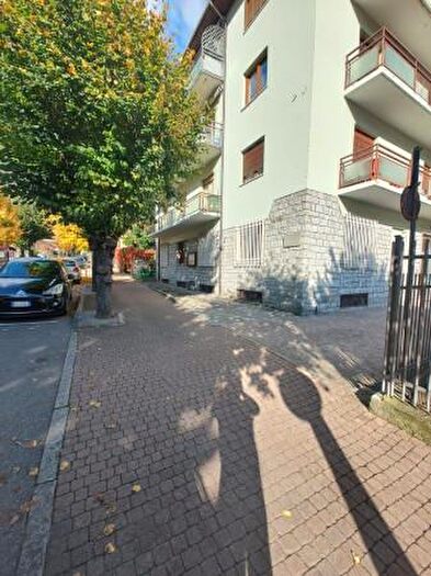 Appartamento trilocale in vendita in Viale Derna, Edolo