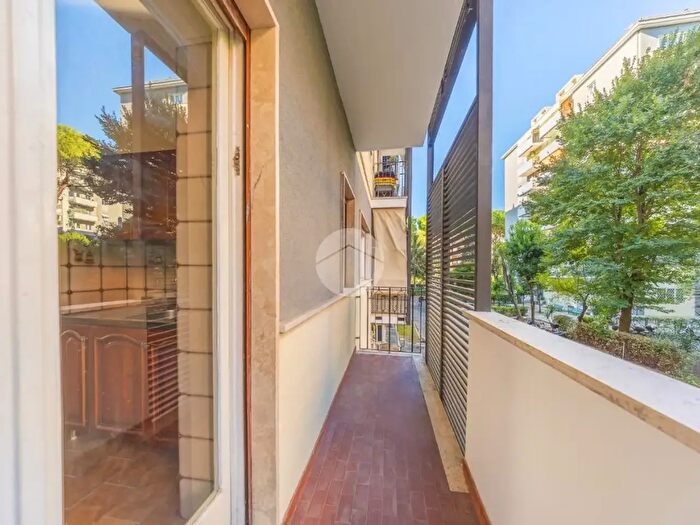 Appartamento trilocale in vendita in Viale Val Padana, Roma