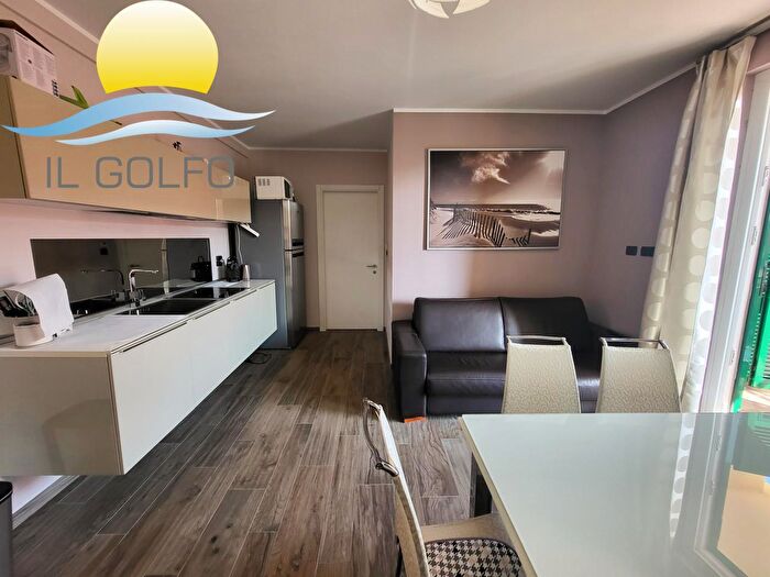 Appartamento trilocale in vendita in Via al Convento, Cervo