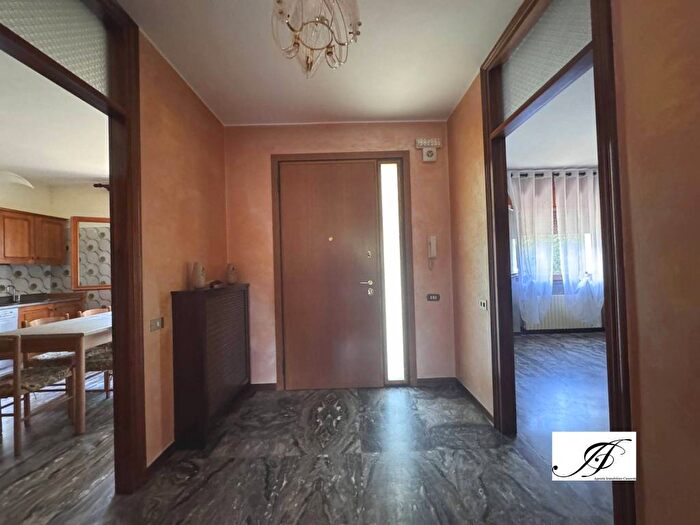 Appartamento con 5 locali in affitto in Strada SantAntonino, Laghetto, Vicenza