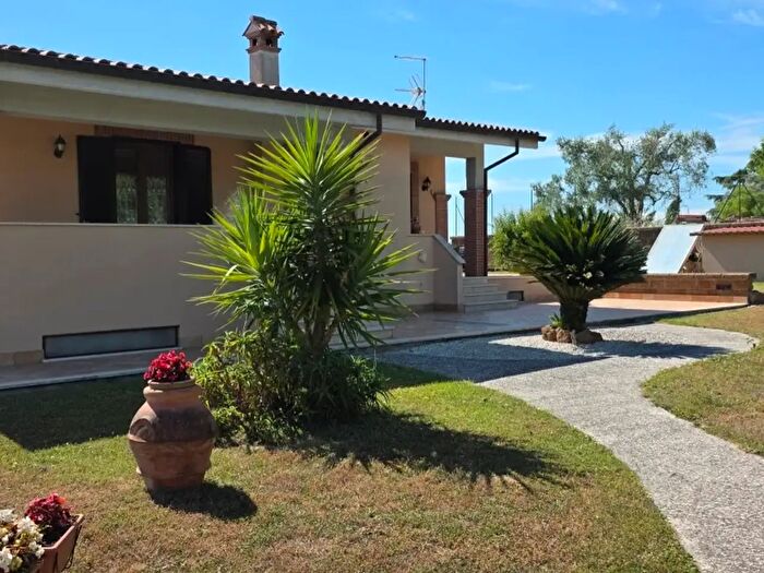Casa con 6 locali in vendita in Via Flaminia, Rignano Flaminio