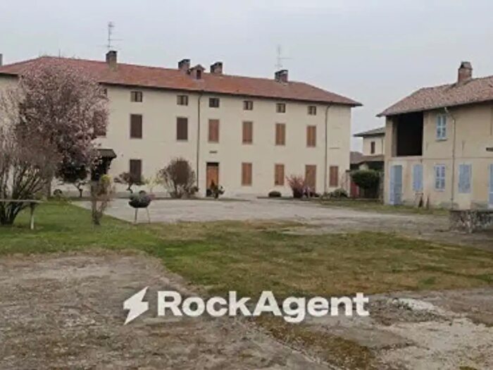 Casa con 6 locali in vendita in Via Manzoni, Frascarolo