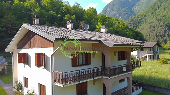 Appartamento con 7 locali in vendita in Via dei Chiamp Vito dAsio, Vito DAsio