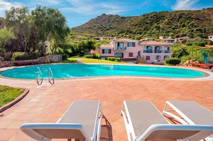 Appartamento con 10 locali in vendita in San Teodoro