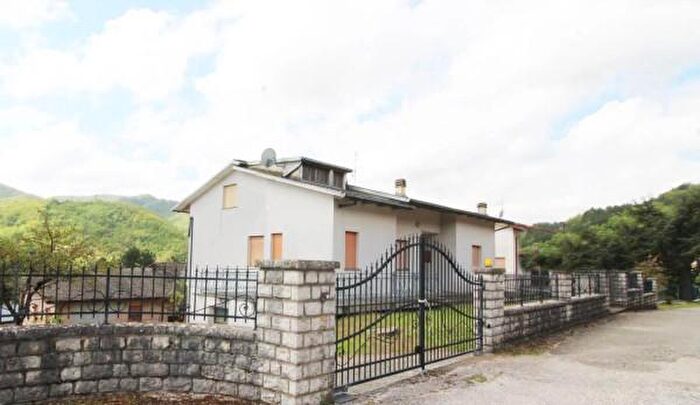 Casa con 6 locali in vendita in Sestino