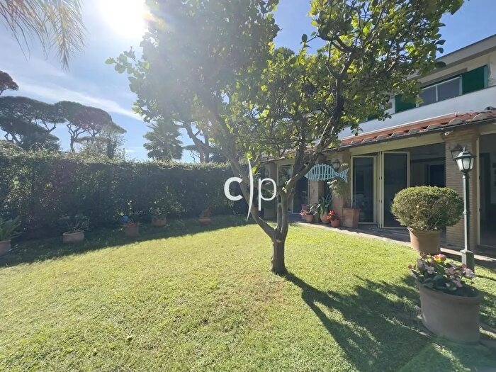 Casa quadrilocale in vendita in Via Portovenere, Fiumicino