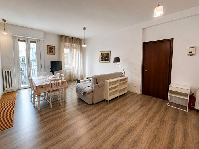 Appartamento trilocale in affitto in Via Melchiorre Gioia, Melchiorre Gioia, Milano