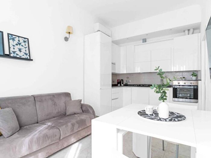 Appartamento bilocale in affitto in Via Tonale, Centrale, Milano