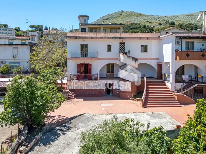Casa con 8 locali in vendita in Stradale Bellolampo, Palermo