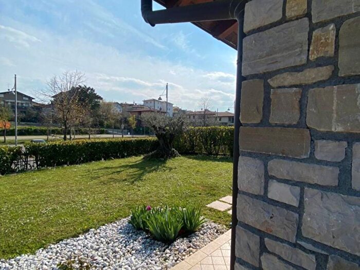 Casa trilocale in affitto in Via Sandro Pertini, Moniga del Garda