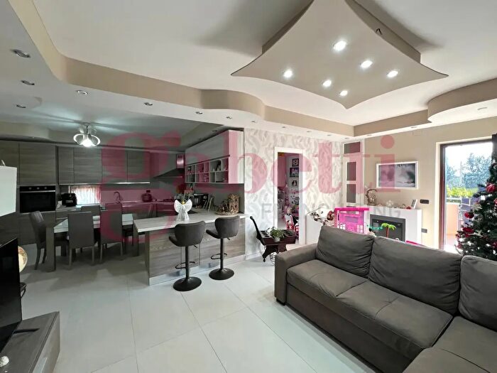 Casa con 8 locali in vendita in Via Vigne Vecchie Snc, San Salvatore Telesino