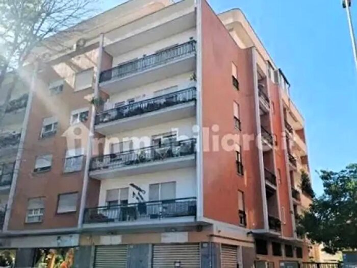 Appartamento trilocale in vendita in Corso Duca di Genova, Roma