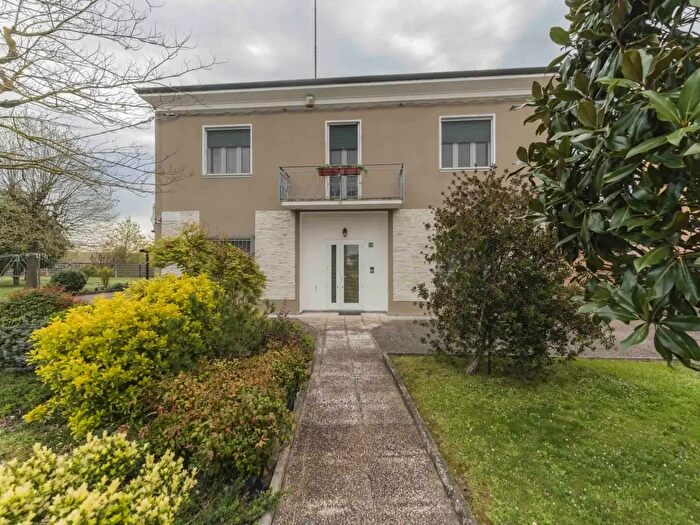 Casa con 5 locali in vendita in Via Val dAlbero, Argenta