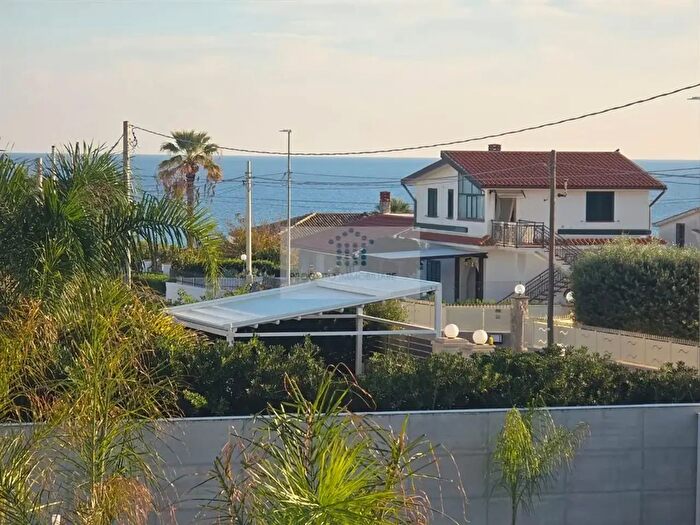 Casa con 6 locali in vendita in Via Vasco De Gama, Siracusa