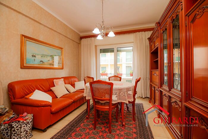 Appartamento con 7 locali in vendita in Via Molfino, Genova