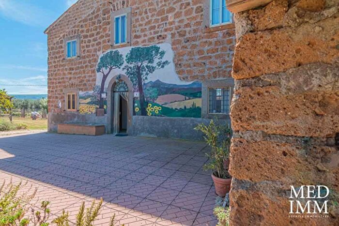 Casa con 12 locali in vendita in Strada Castel dAsso, Viterbo