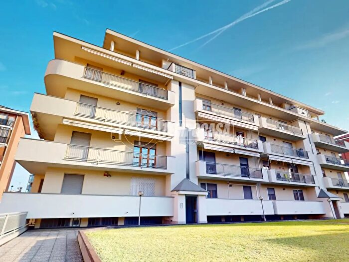 Appartamento quadrilocale in vendita in Via Giovanni Pascoli, Bra