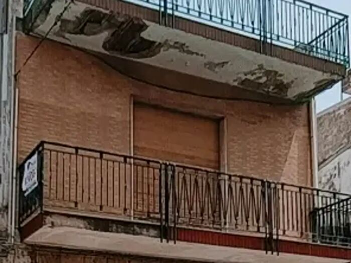 Casa con 8 locali in vendita in Floridia