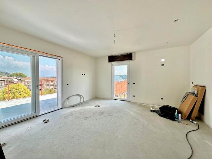 Appartamento trilocale in vendita in Via Gratarolo, Salo