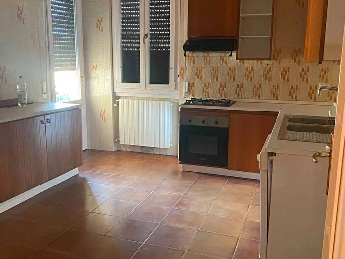 Appartamento quadrilocale in affitto in Neighbourhood Marina Di Massa Centro, Marina di Massa Centro, Massa