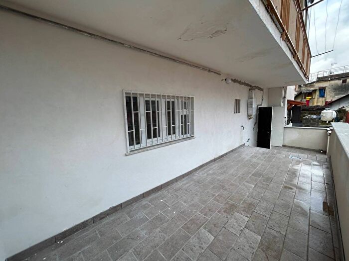 Appartamento trilocale in affitto in Via Adolfo Genise, Camaldoli, Napoli