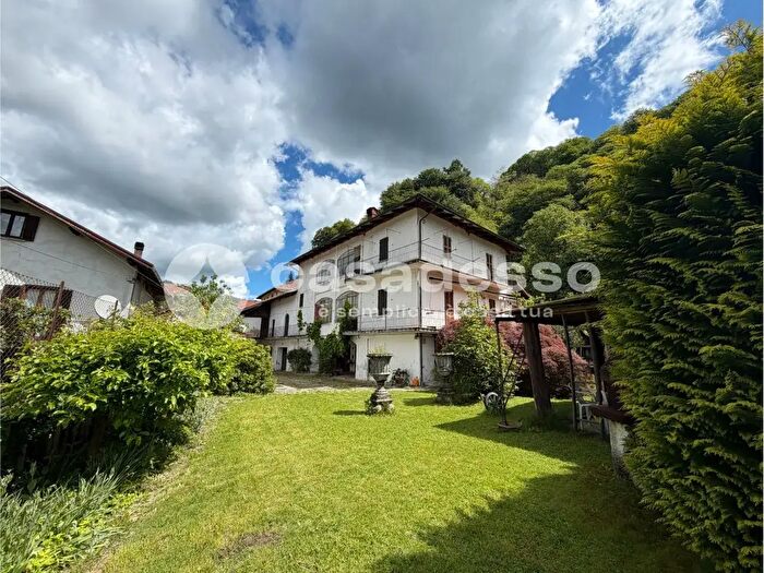Casa con 10 locali in vendita in Via Pravere, Valduggia