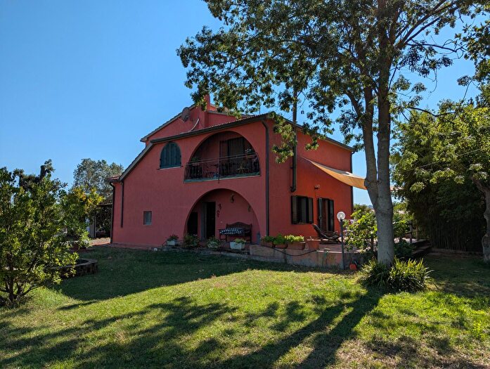 Casa con 10 locali in vendita in Campagnatico