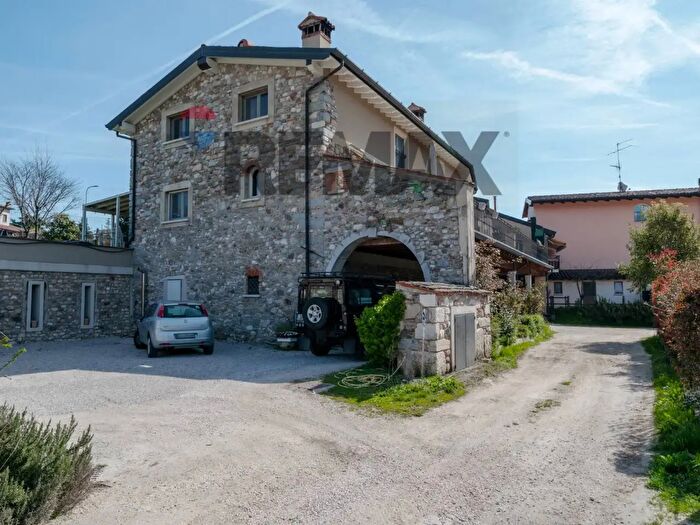Casa con 11 locali in vendita in Gavardo