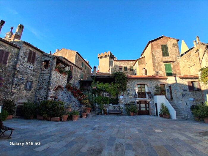 Appartamento quadrilocale in affitto in Piazza Magenta, Centro, Capalbio