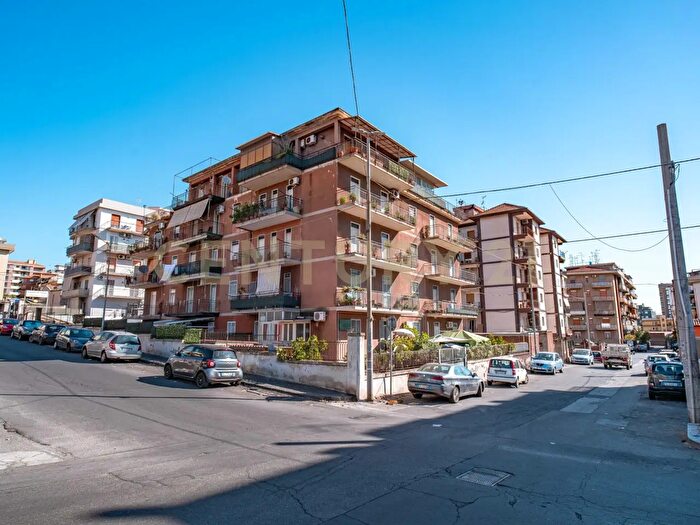 Appartamento con 5 locali in vendita in Via Pietro Maroncelli, Catania