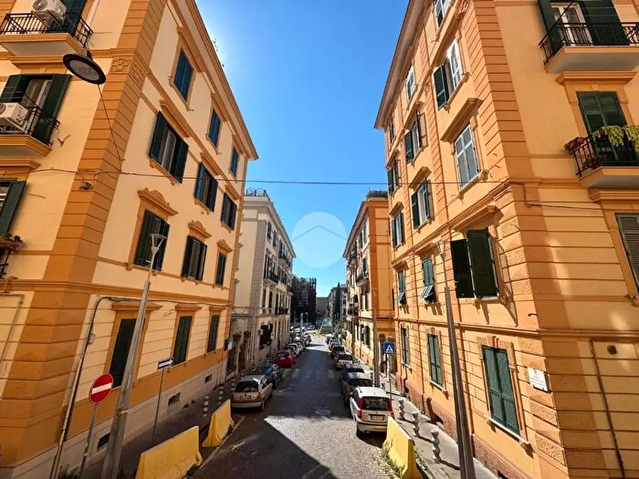 Appartamento trilocale in vendita in Via Falcone Beneventano, Napoli