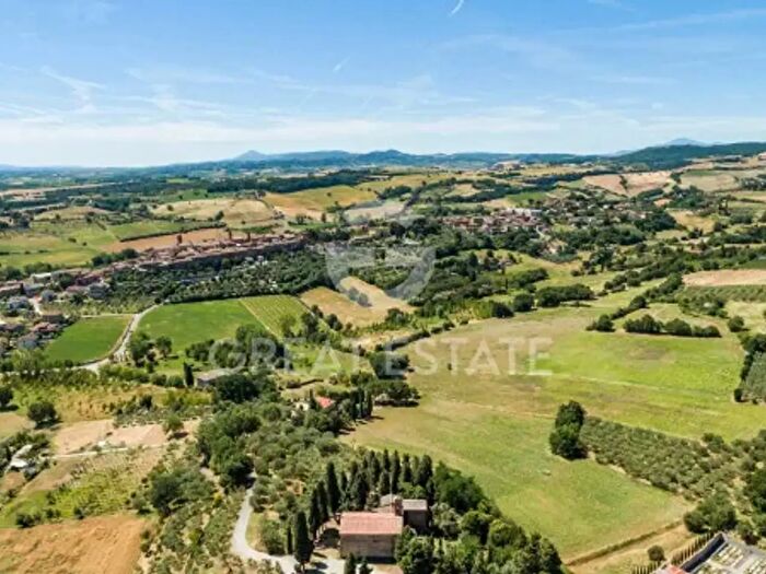 Casa con 6 locali in vendita in Torrita Di Siena