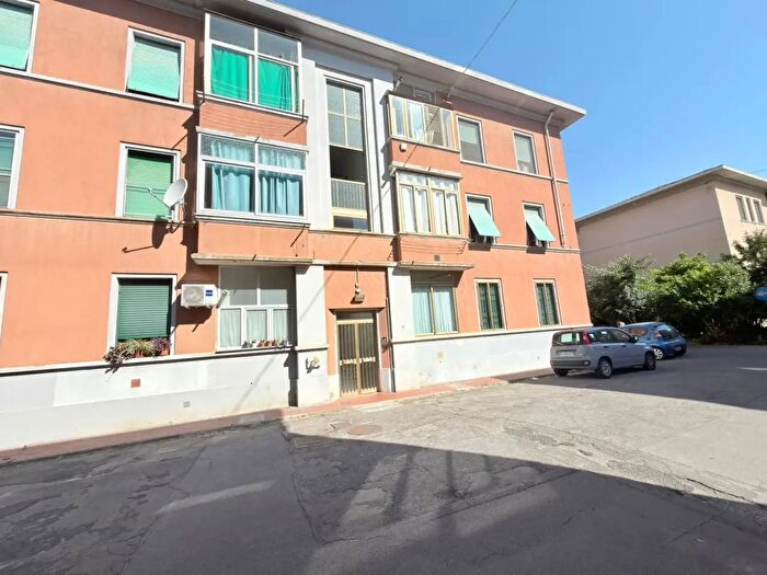 Appartamento trilocale in vendita in Via De Perfetti Ricasoli, Firenze