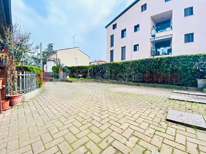 Casa quadrilocale in vendita in Via Salvo d'Acquisto, Casalgrande