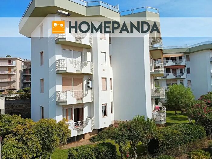 Appartamento quadrilocale in vendita in Via Cardinal Meglia, Santo Stefano Al Mare