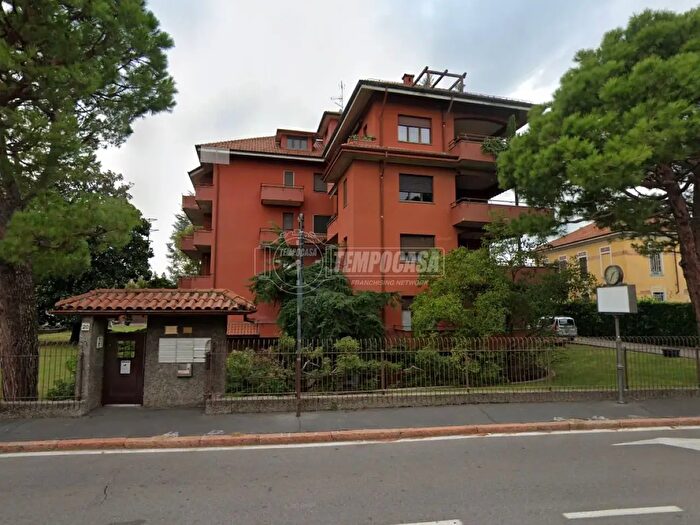 Appartamento trilocale in vendita in Via Fratelli Bandiera, Canegrate