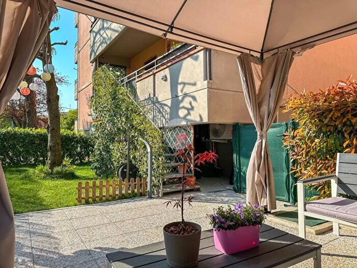 Appartamento trilocale in vendita in Via Parigi, Parma