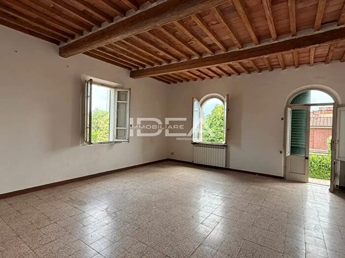Casa con 6 locali in vendita in Via di Montecarlo, Montecarlo