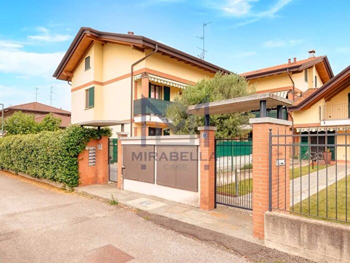 Appartamento trilocale in vendita in Giussano