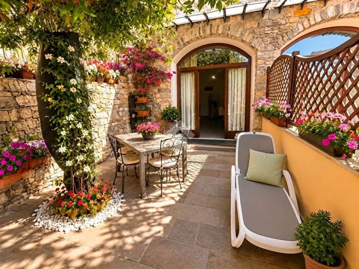 Casa bilocale in vendita in Via Padre Nicola Montanaro, Imperia