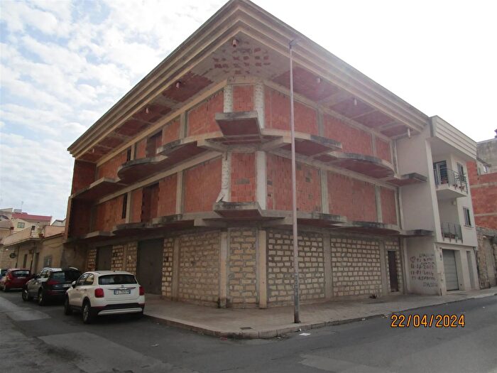 Casa con 20 locali in vendita in Via Giacomo Matteotti Snc, Vittoria