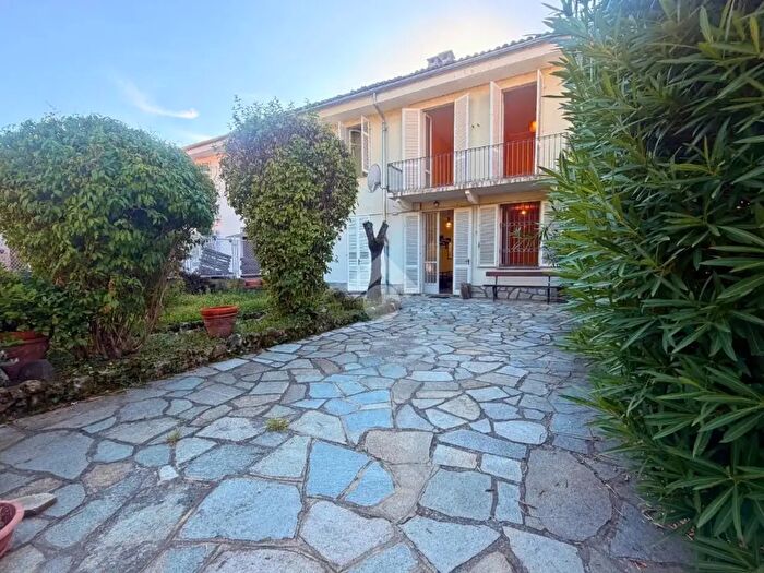Casa con 11 locali in vendita in Via Umberto I, Pecetto Torinese