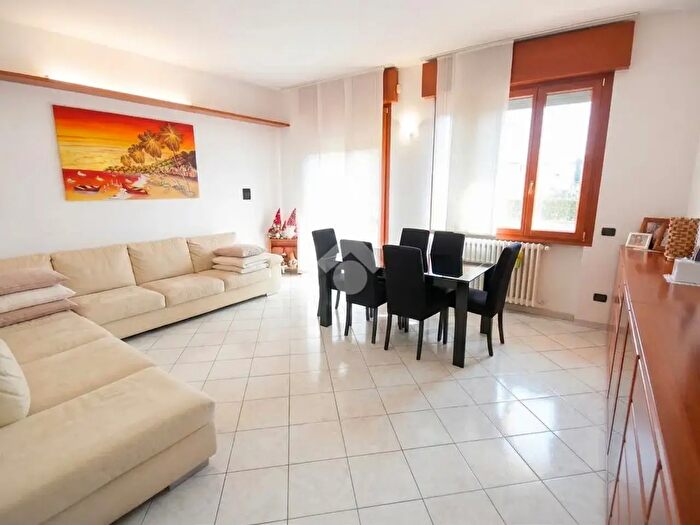 Appartamento quadrilocale in vendita in Via Mezzera, Seveso