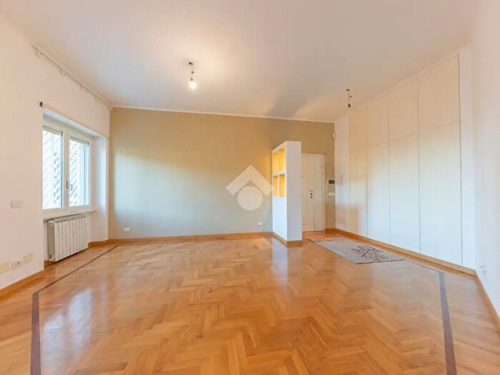 Appartamento trilocale in vendita in Via Francesco Scaduto, Roma