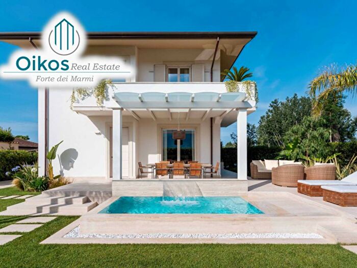 Casa con 6 locali in affitto in Via Francesco Carrara, Vittoria Apuana, Forte dei Marmi
